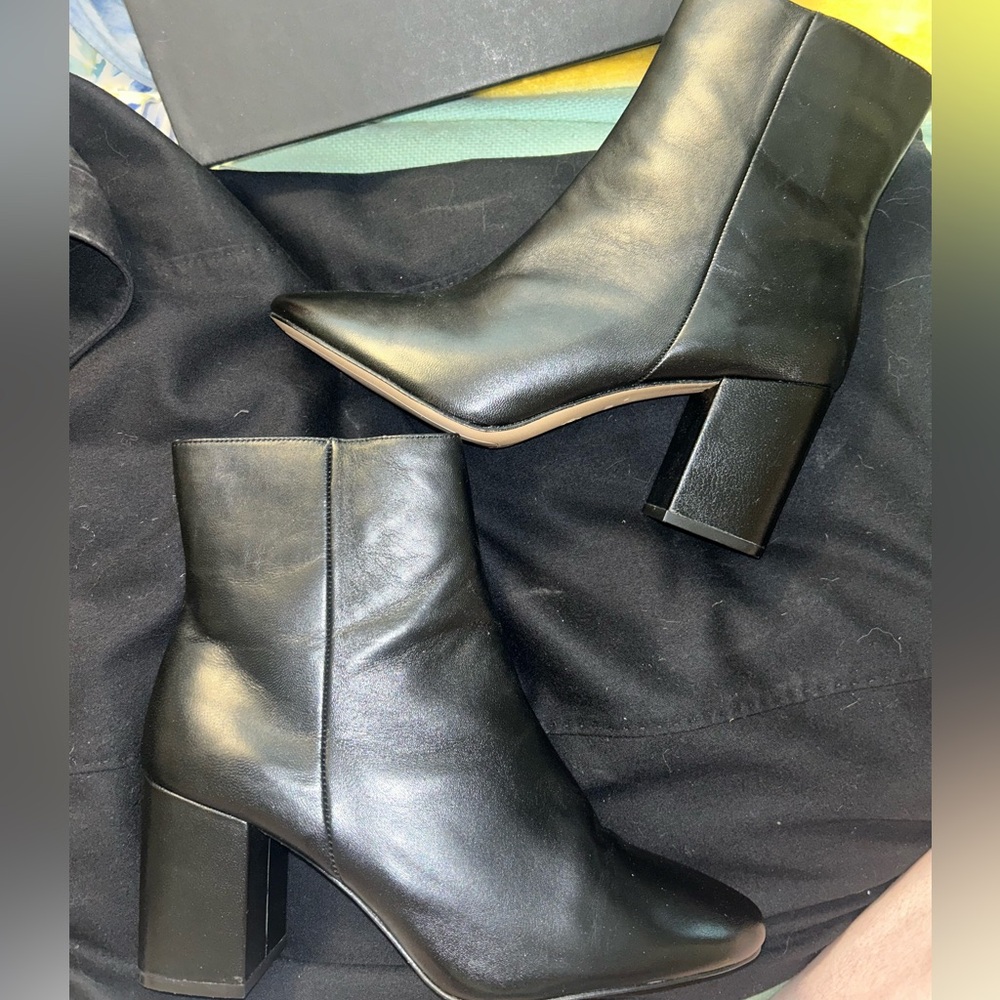 Halogen Black booties